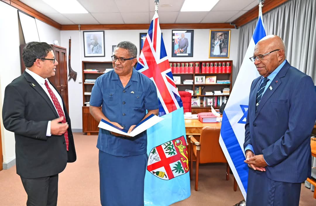 Ambassador Rokoseru Nabalarua flanked by other officials.