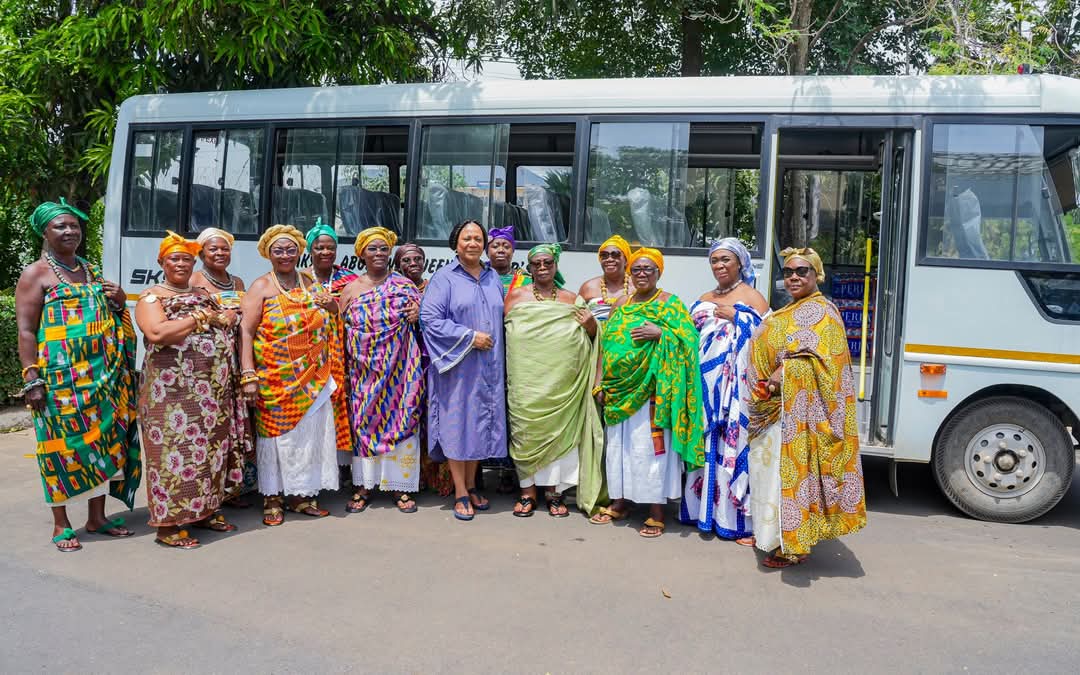 Akyem Abuakwa Queen Mother’s Association pay curtesy call on Former First Lady of Ghana, Mrs. Rebecca Akufo Addo.