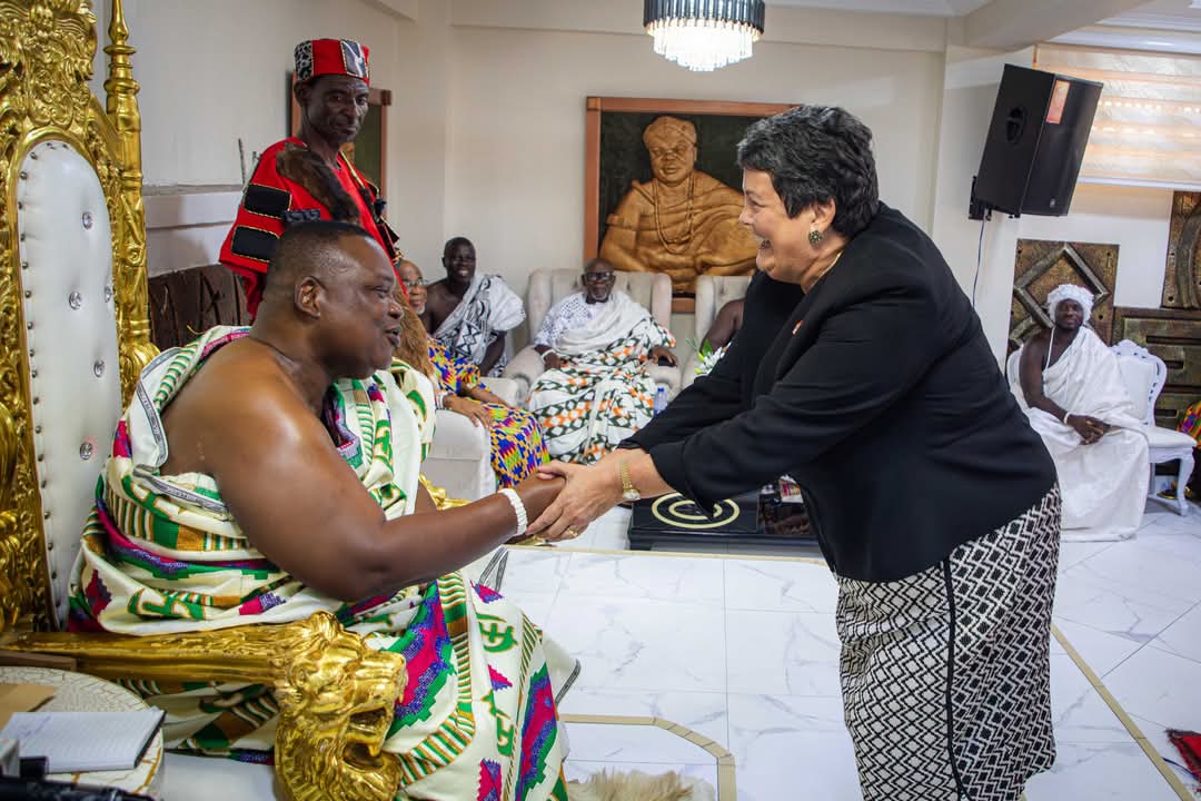US Ambassador to Ghana, Virginia Palmer honored by Gbese Mantse Nii Ayi-Bonte II in recognition of efforts to support Ghana’s peaceful presidential and parliamentary elections last year.