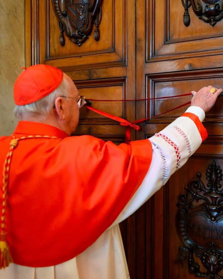Cardinals in the Vatican have sealed off doors of the papal apartment in the Apostolic Palace and the door to the apartment of the Casa Santa Marta, where the late Pope Francis live.