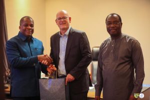 Rev. Wengam(L) presents gifts to Rev Hurst.