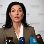 Federal Economics Minister Katherina Reiche is calling for longer working lives in order to keep social security systems stable.