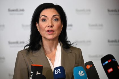 Federal Economics Minister Katherina Reiche is calling for longer working lives in order to keep social security systems stable.