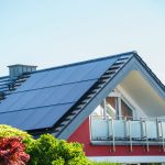 Generating electricity on your own roof:According to IAB calculations, some 160,000 additional workers will be required across the country by 2030 to expand renewable energy sources such as wind power and photovoltaics. Photo: Andreas Arnold/dpa