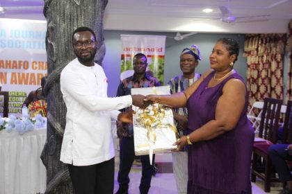 GJA Vice President, Rebecca Ekpe presents Overall GJA Journalist of the Year in Bono Ahafo Region to Daily Graphic's Biiya Mukusah Ali