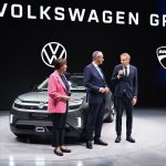German Chancellor Friedrich Merz (C) and German Association of the Automotive Industry (VDA) President Hildegard Mueller stand at the Volkswagen Group stand with VW CEO Oliver Blume during the opening of the IAA Mobility international motor show. Photo: Sven Hoppe/dpa