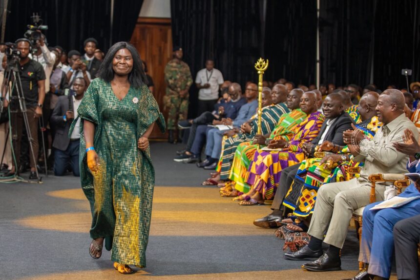 Rachel Kakraba in majestic walk to receive Award for Best Reporting in Features Radio Category, receives applause from President Mahama et al at 29th GJA Awards.