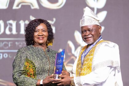Vice President Naana Jane Opoku Agyemang presents Award to Boxing Professor Azumah Nelson at SWAG Golden Jubilee Awards.