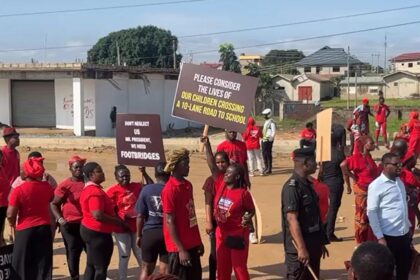 Protestors at Sapieman.