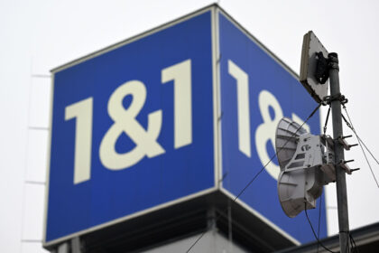 08 December 2023, Rhineland-Palatinate, Montabaur: The logo of the telecommunications provider 1&1 stands on the roof of the company headquarters. 1&1 plans to officially launch its mobile services on Friday afternoon. At the end of September, 60 antenna sites were ready for cell phone connections; 200 are to be activated by the beginning of 2024. Photo: Federico Gambarini/dpa