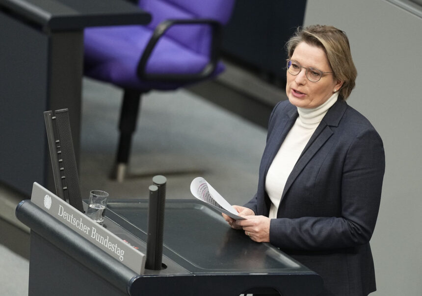 Stefanie Hubig (SPD), Federal Minister of Justice and Consumer Protection, speaks during a session in the Bundestag. Photo: Michael Kappeler/dpa