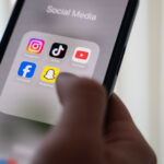 Social media can be addictive - because of this and other dangers, the protection of children and young people is also being discussed in Germany. Photo: Alicia Windzio/dpa