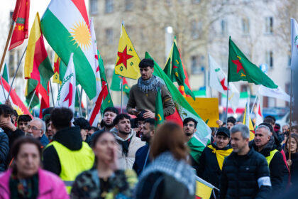 Participants march from Landwehrplatz through the city center during a demonstration organized by the Kurdish Social Center Saar (KGZ) to express solidarity with the Kurds in the Kurdish regions of Iran and northern Syria. Photo: Laszlo Pinter/dpa