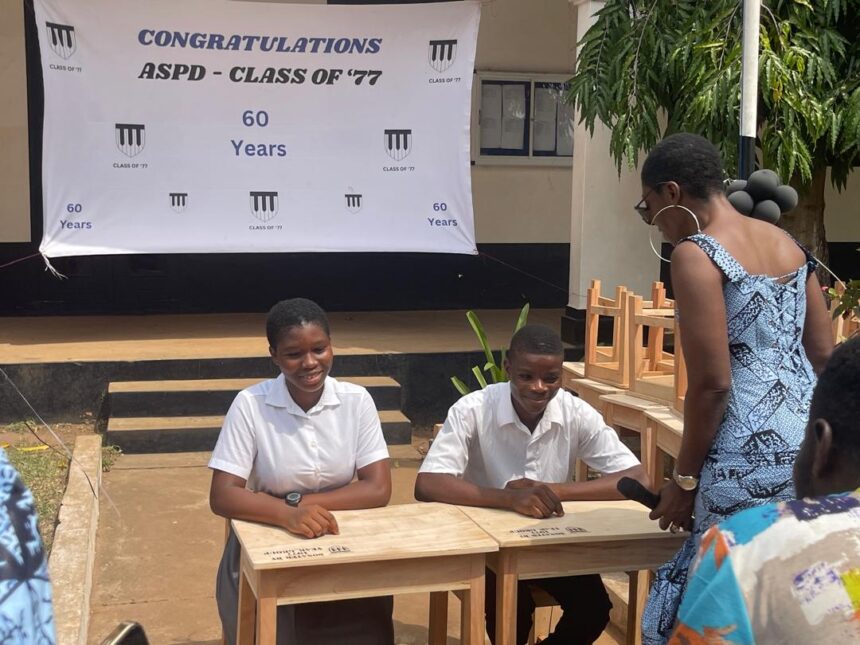Marina Kingsley -Nyinah with pupils of Achimota Primary.