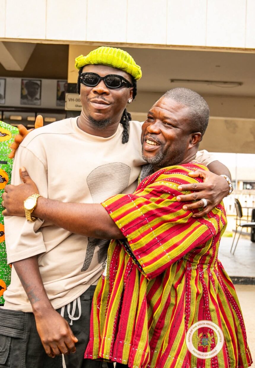 Stonebwoy meets James Gunu-Volta Regional Minister.