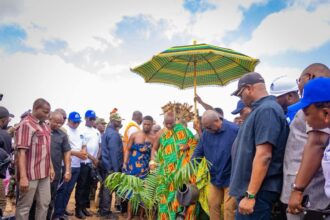 President Mahama cuts sod for Green Project in Kumasi.
