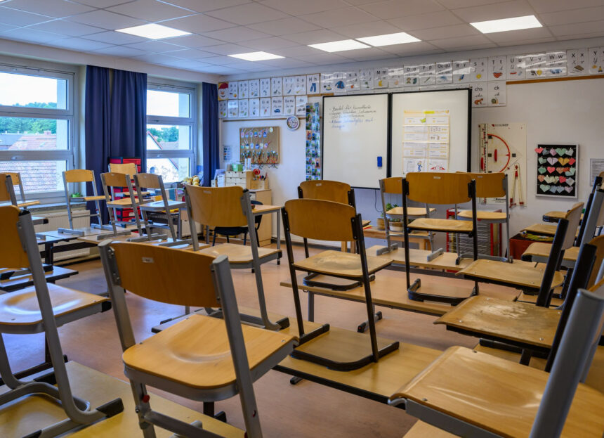According to the representative survey for the "Berlin Conflict and Violence Barometer" published on Monday, 38% of teachers and educational staff perceive violence among pupils as a major problem. Photo: Patrick Pleul/dpa