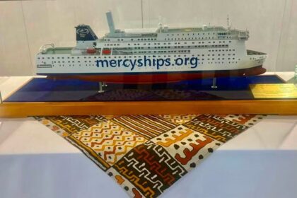 Mercy Ships arrives in port of Tema