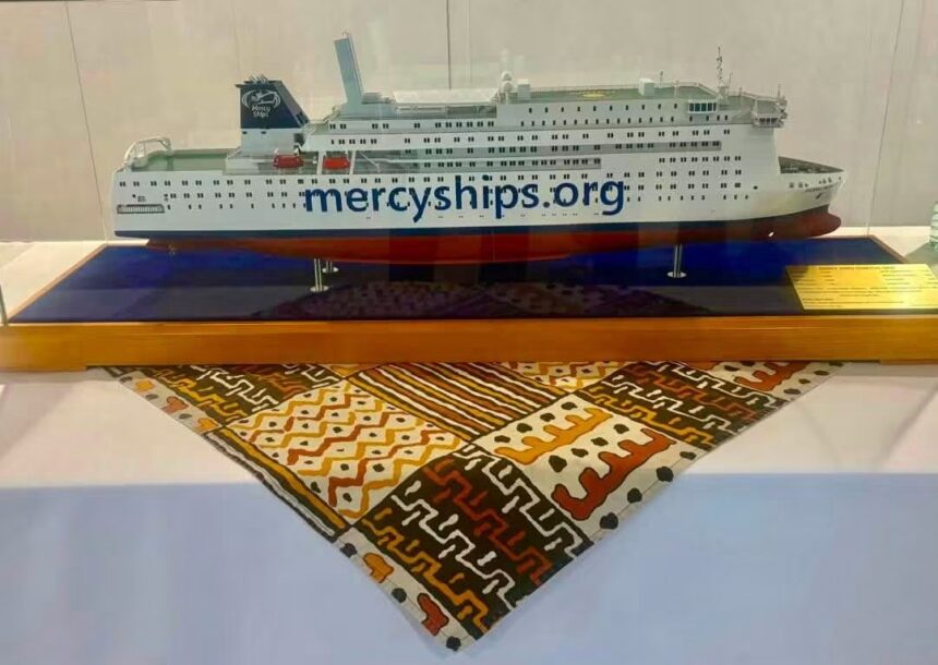 Mercy Ships arrives in port of Tema