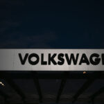 The sun is shining on the factory gate at Volkswagen Sachsen in Zwickau. Photo: Hendrik Schmidt/dpa
