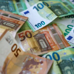 FILED - Several 100- and 50-euro banknotes are lying on a table. Photo: Jan Woitas/dpa