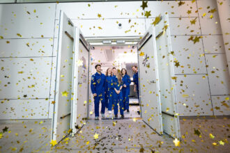 The six participants in the SOLIS100 research study leave the simulation facility at the German Aerospace Center (DLR) after 100 days in isolation. The study, conducted on behalf of the European Space Agency (ESA), aims to investigate the effects of long-duration missions under extreme conditions on human health and performance. Photo: ---/Deutsches Zentrum für Luft- und Raumfahrt e.V. (DLR)/dpa - ATTENTION: editorial use only in connection with the latest coverage and only if the credit mentioned above is referenced in full