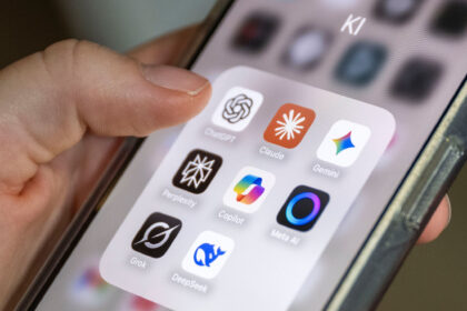 ILLUSTRATION - Several AI applications are visible on a smartphone screen, including ChatGPT, Claude, Gemini, Perplexity, Microsoft Copilot, Meta AI, Grok, and DeepSeek. Photo: Philip Dulian/dpa