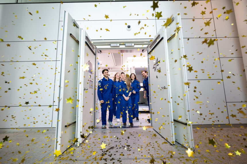 The six participants in the SOLIS100 research study leave the simulation facility at the German Aerospace Center (DLR) after 100 days in isolation. The study, conducted on behalf of the European Space Agency (ESA), aims to investigate the effects of long-duration missions under extreme conditions on human health and performance. Photo: ---/Deutsches Zentrum für Luft- und Raumfahrt e.V. (DLR)/dpa - ATTENTION: editorial use only in connection with the latest coverage and only if the credit mentioned above is referenced in full