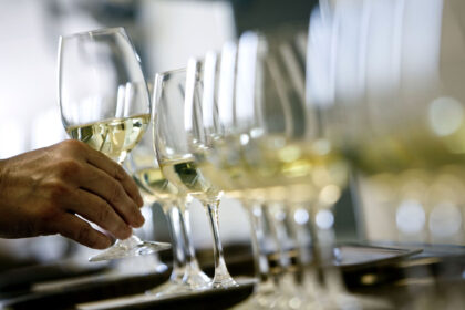 German wine exports remain stable, even though global wine consumption is declining. Photo: Frank Rumpenhorst/dpa