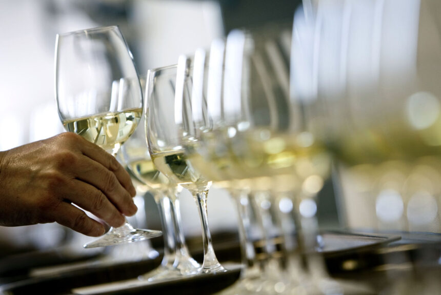 German wine exports remain stable, even though global wine consumption is declining. Photo: Frank Rumpenhorst/dpa
